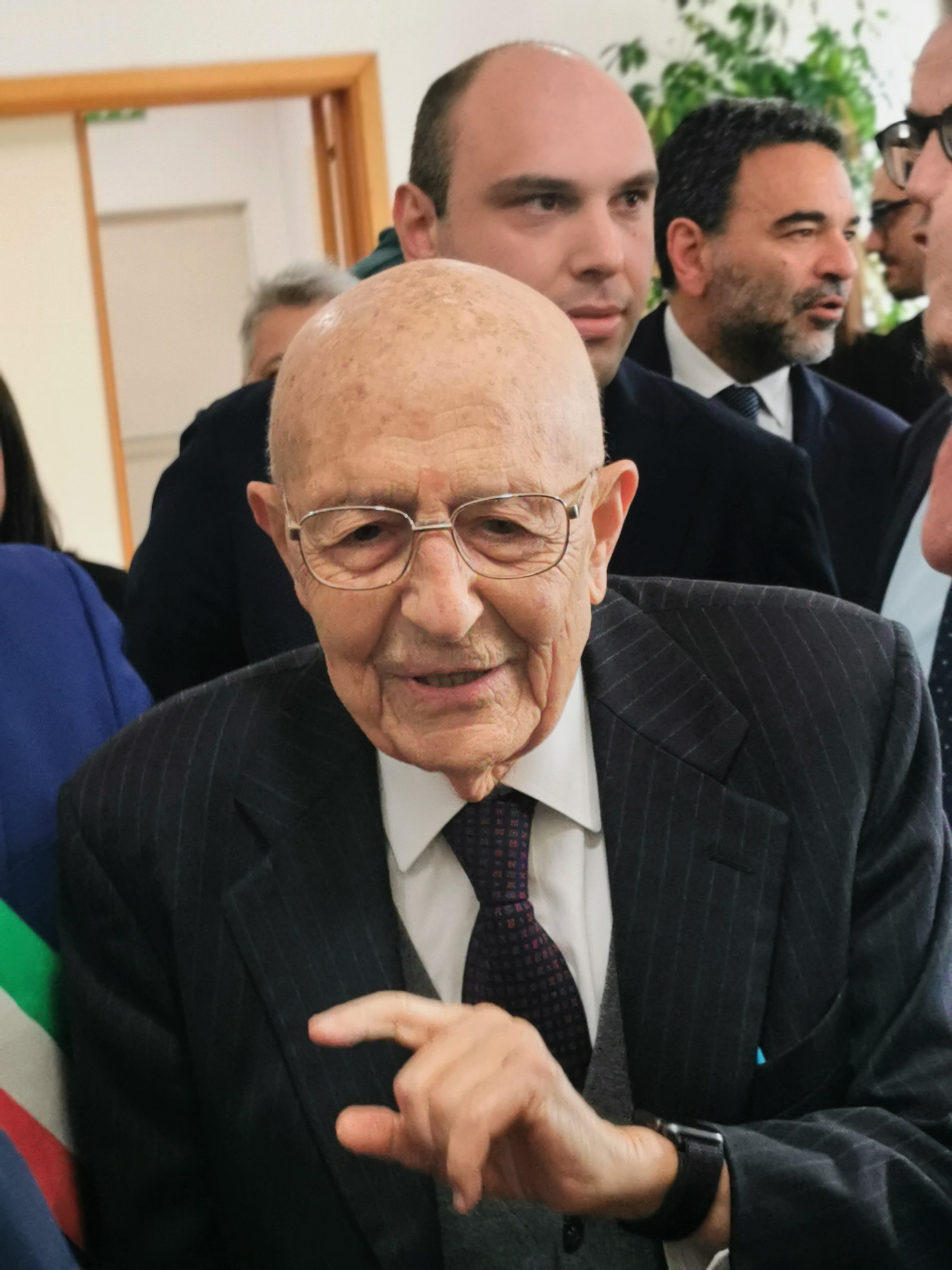 Cittadinanza onoraria a Sabino Cassese orgoglio  di Atripalda tra grande partecipazione e interrogativi sull